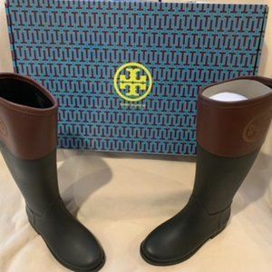 TORY BURCH Women’s Classic Rainboot, Black/Tan, SIZE 6